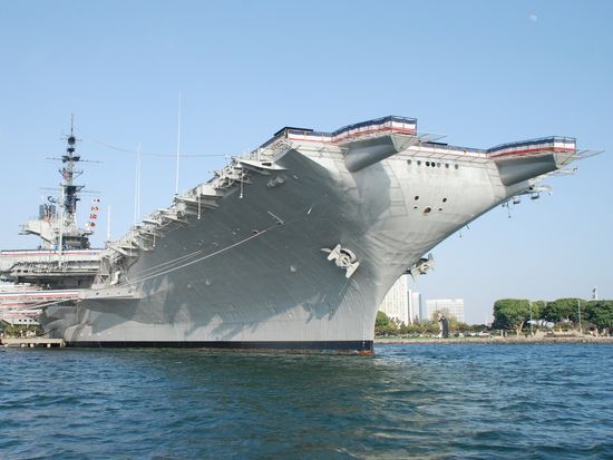 USA_San Diego_Carrier Midway_shutterstock_16002916