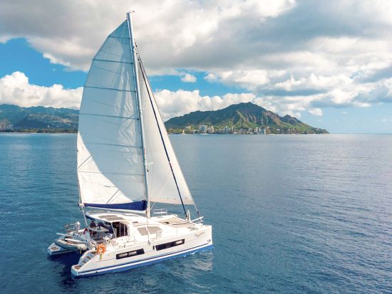 ホエールウォッチ　豪華ヨットをプライベートチャーター！ドリンク＆スナック持ち込みOK＜ワイキキ発／12/1~4/30＞