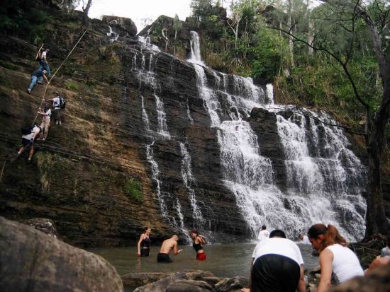 グアムの名滝ターザン・フォールズを目指す　7歳から参加OK！ケン芳賀のグアム秘境探検トレッキング＜午前／少人数／公認日本語ガイド／送迎付き／貸切プランあり＞