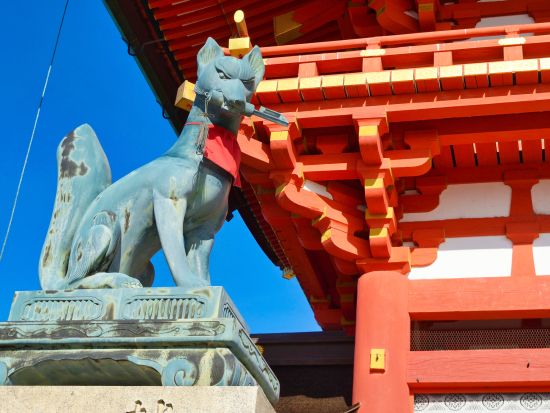  【多言語バスツアー】金閣寺＋伏見稲荷大社＋嵐山散策バスツアー＜英・中・韓音声ガイド／京都駅発／1日＞by おこしバス（京都定期観光バス）