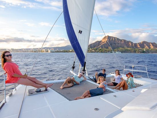 ホエールウォッチ　豪華ヨットをプライベートチャーター！ドリンク＆スナック持ち込みOK＜ワイキキ発／12/1~4/30＞