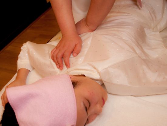 長今マッサージ「チャングム・マッサージ」 24Kゴールドオイル使用コースあり！伝統美を感じるエステでご褒美ケアを＜当日可／日本語OK／明洞駅徒歩5分＞