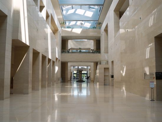 人気KPOPグループ聖地巡りツアー！龍仁大長今パーク＋国立中央博物館＋日迎駅ほか　油井食堂で昼食付！＜１日／日本語ガイド／ホテルお迎え＞