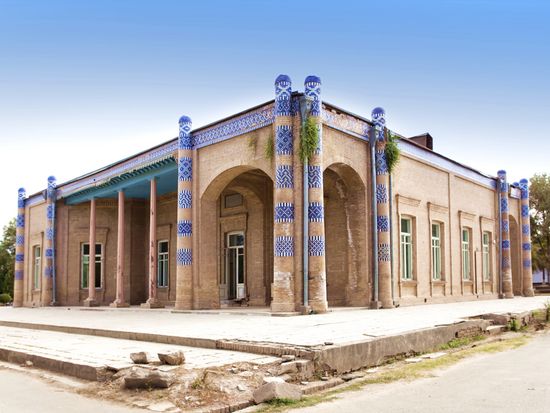 Uzbekistan_Khiva_Palace_of_Nurullabay_shutterstock_368393432