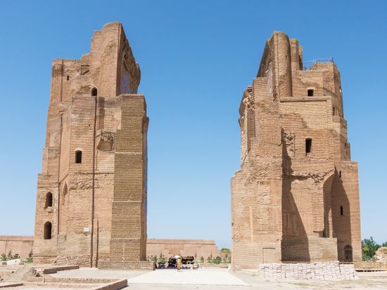 Uzbekistan_Shakhrisabz_Ak_Saray Palace_shutterstock_760680730