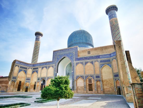 Uzbekistan_Samarkand_Gur-e-Amir_shutterstock_608248490