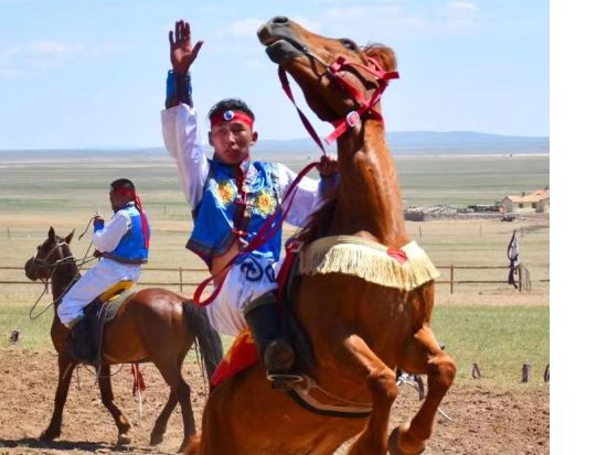 【北京発・内モンゴル フルンボイル大草原の旅3日間】満洲里からハイラルまでフルンボイル草原を縦断（6/1～8/5）＜往復航空券込／専用車＋日本語ガイド／昼食付＞