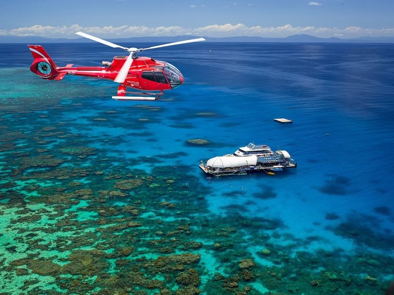 fly-over-the-great-barrier-reef-35098_1000x696 (1)