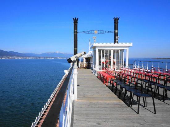 ミシガンクルーズ 赤いパドルが目印！びわ湖を代表するエンタメ船＜90分／大津港発＞