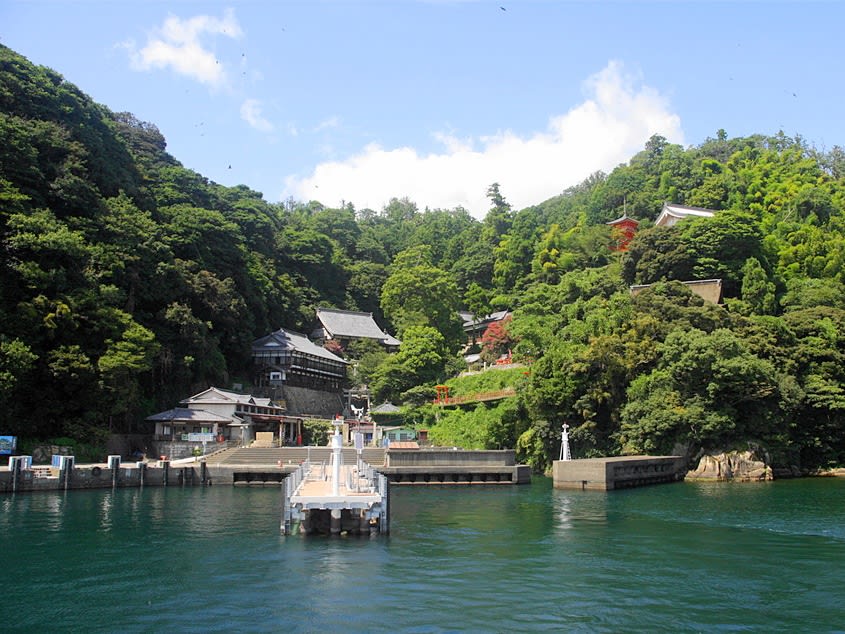 竹生島上陸クルーズ 琵琶湖に浮かぶパワースポットへ！西国三十三所・宝厳寺など自由に観光＜長浜港発着＞ |  滋賀の観光&遊び・体験・レジャー専門予約サイト VELTRA(ベルトラ)