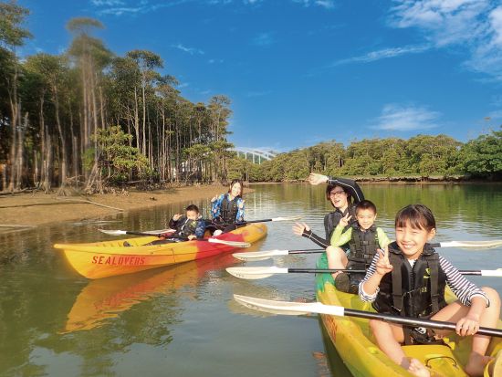 【ベストプライス】億首川マングローブカヤックツアー 動画・写真撮影無料！川も海も１度に２度楽しめる満喫プラン！＜2歳以上／沖縄本島中部＞by シーラバーズ沖縄