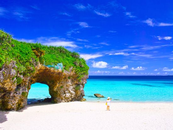 日帰り観光バスツアー　宮古島・伊良部島・下地島の色彩豊かな5大絶景スポットを巡る！人気の「17END」「砂山ビーチ」へもご案内＜1日ツアー／宮古島＞