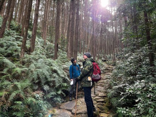 世界遺産 熊野古道・伊勢路 貸切エコツアー 地域で守る馬越峠の美しい石畳を巡礼者の想いを聞きながら歩く＜5時間／ご当地弁当付／尾鷲市＞byくまの体験企画 