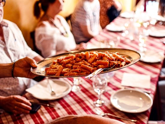 美食都市・ローマ グルメウォーキングツアー！本場のパスタ・ピザ・B級グルメ～絶品ドルチェまでを食べつくす＜ワイン試飲＆エスプレッソ又はカプチーノ付／英語ガイド＞