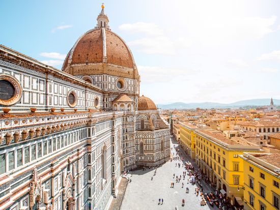 Italy_Florence_The_Basilica_di_Santa_Maria_del_Fiore_shutterstock_476859262 - コピー