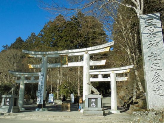 東京発日帰りバスツアー　秩父三社めぐり！三峯神社・秩父神社・宝登山神社を参拝＆知識豊富な添乗員が同行＜翌月運勢占いオプションあり＞