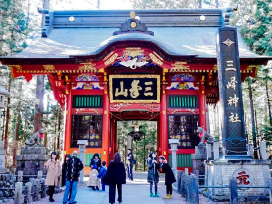 東京発日帰りバスツアー　秩父三社めぐり！三峯神社・秩父神社・宝登山神社を参拝＆知識豊富な添乗員が同行＜翌月運勢占いオプションあり＞