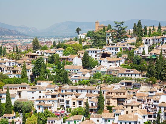 Spain_Granada_Albayzin-District_shutterstock_672500824