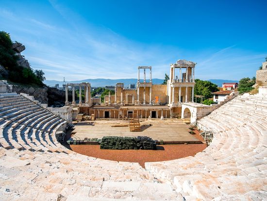 Plovdiv_Roman_theatre_shutterstock_284589146