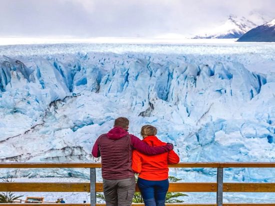 巨大氷河の崩落を見られるかも!?パタゴニア・ペリトモレノ氷河ボートクルーズ＋展望台観光ツアー＜混載／1日／英語ガイド／エル・カラファテ発着＞