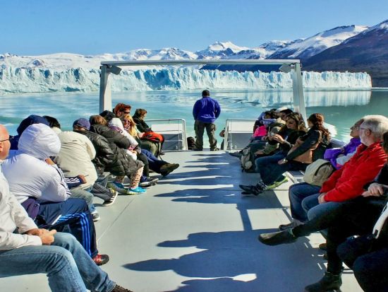 巨大氷河の崩落を見られるかも!?パタゴニア・ペリトモレノ氷河ボートクルーズ＋展望台観光ツアー＜混載／1日／英語ガイド／エル・カラファテ発着＞