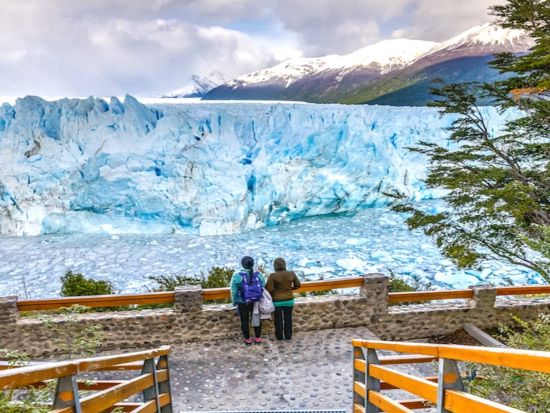 巨大氷河の崩落を見られるかも!?パタゴニア・ペリトモレノ氷河ボートクルーズ＋展望台観光ツアー＜混載／1日／英語ガイド／エル・カラファテ発着＞