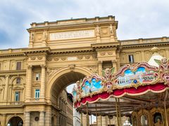 Italy_Florence_Piazza della Repubblica_pixta_47031350_M