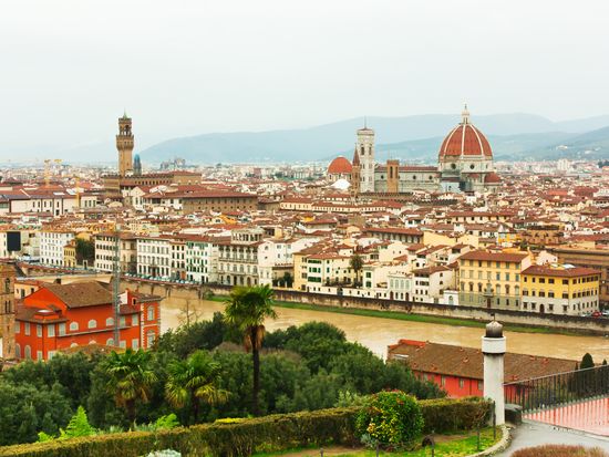 Italy_Florence_Piazzale Michelangelo_pixta_29013527_M