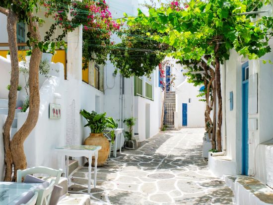 エーゲ海の島巡り　パロス島＆サントリーニ島7日間＜4月～9月／6泊7日／朝食付／1名様から予約可／アテネ発＞