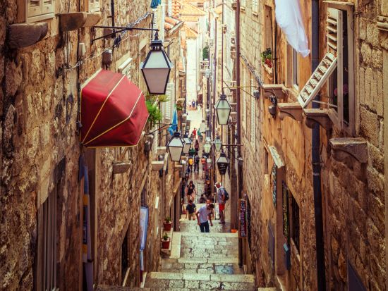 世界遺産ドブロヴニク旧市街 日帰り観光 ガイド付きウォーキングツアー＋フリータイム約3時間＜3月～11月／英語ガイド／スプリット発＞