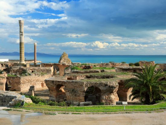 チュニス近郊世界遺産ハイライト 1泊2日ツアー　ケロアン＆カルタゴ＆ドゥッガ＆エル・ジェムなど ＜貸切／食事付き／日本語または英語ガイド／チュニス発＞