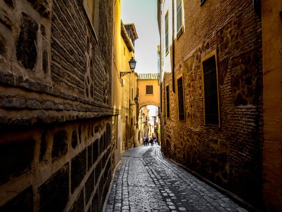 Spain_Toledo_Street_shutterstock_623375288