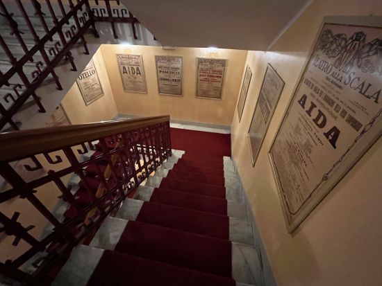 スカラ座博物館＋5つ星ホテルでアペリティーボ体験 プライベートツアー　ブルガリホテル・ミラノまたはアルマーニホテル＜日本語アシスタント＞