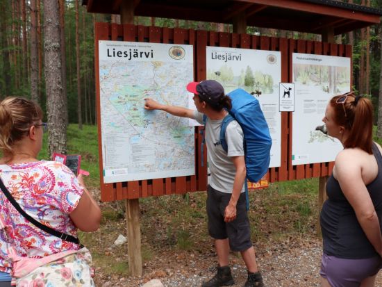 フィンランドの森と湖を満喫！リエスヤルヴィ国立公園（Liesjärvi National Park）ハイキングツアー＜英語ガイド／昼食付／ヘルシンキ発＞