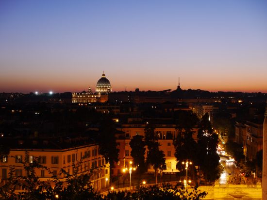 ミシュラン2つ星レストラン「エノテカ ラ トッレ」でのディナー＋ピンチョの丘でのローマ夜景鑑賞＜英語ドライバー／専用車で移動／送迎付き＞