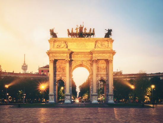 Italy_Milan_Arco della Pace_pixta_42115128_M