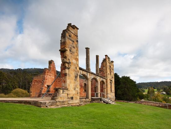 Australia_Tasmania_ruins of hospital_Port Arthur historic jail_shutterstock_74766694