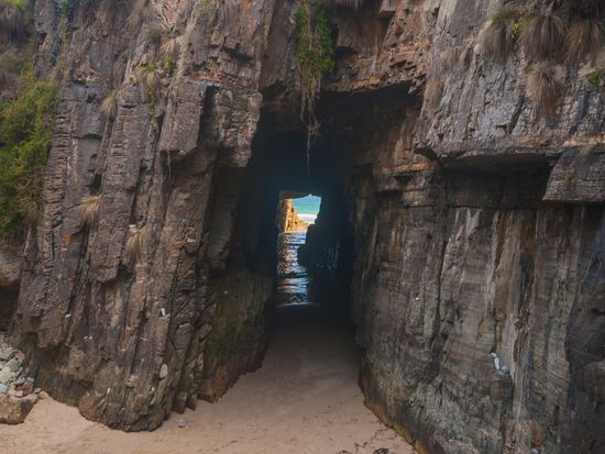 Australia_Tasmania_Port Arthur_Remarkable Cave_shutterstock_1338658478