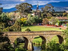 Australia_Tasmania_Richmond bridge_shutterstock_531106615