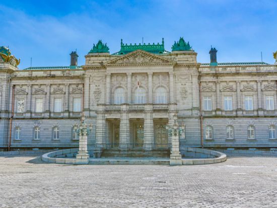 迎賓館赤坂離宮本館内部見学ツアー ホテルニューオータニ・ガンシップでメインの選べるランチ付き＜通年＞