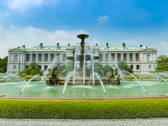 迎賓館赤坂離宮本館内部見学ツアー ホテルニューオータニ・ガンシップでメインの選べるランチ付き＜通年＞