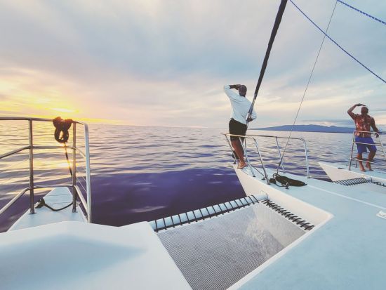 貸切ボートチャーター　ホクラニ号　時間帯で選べるプラン展開　ドリンク＆スナック持ち込みOK＜1～49名／2～3時間／ワイキキ発＞