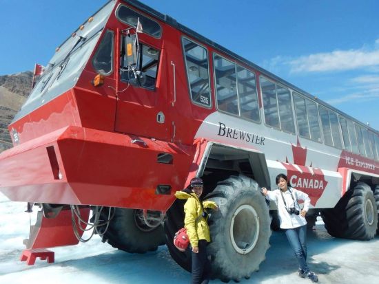 世界遺産カナディアンロッキー 絶景ピクニックランチとカヌー体験・ルイーズ＆モレーン湖＆コロンビア大氷原2日間＋空港送迎＜6～10月／日本語／1名催行可＞
