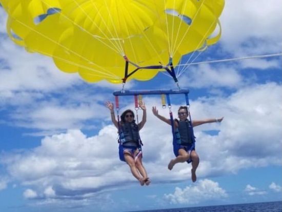 慶良間(チービシ)パラセーリング 県内最長ロープ200mで絶景を堪能！世界屈指の透明度を誇る海の上を空中散歩＜那覇発／特典付＞