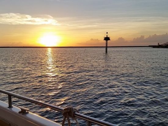 【贅沢貸切】1組限定！慶良間(チービシ)サンセットパラセーリング 県内最長ロープ200mで絶景サンセットを堪能！＜那覇発／特典付＞