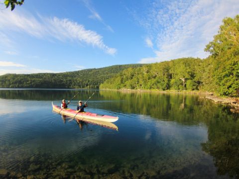 然別湖シーカヤック　透明度日本一の湖面をスイスイ進もう＜5～10／小学4年生以上／＞by然別湖ネイチャーセンター