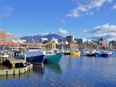 Australia_Tasmania_Hobart Harbour_shutterstock_85167943