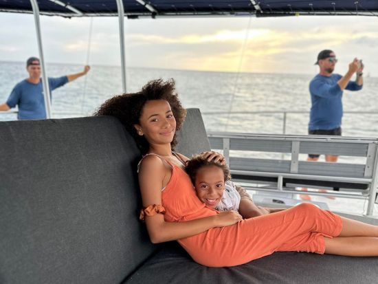 サンセットセーリング　ホクラニ号　お好きなドリンク＆スナック持ち込みOK！カップルやグループに最適なボート貸切プランあり＜ワイキキ発＞