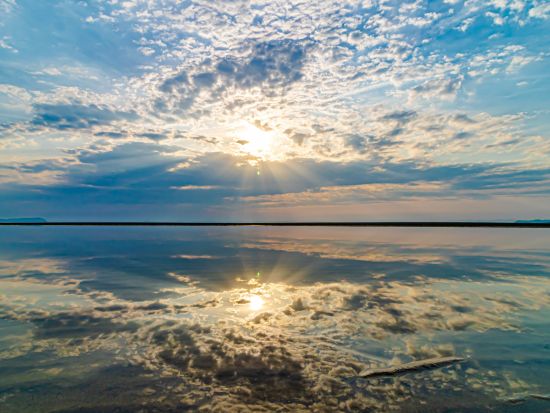 貸切フォトジェニックツアー 父母ヶ浜＋高屋神社＋うどん巡り 香川のウユニ塩湖と天空の鳥居でインスタ映え＜4時間／琴平・丸亀・坂出発＞4名参加で1名9,000円～