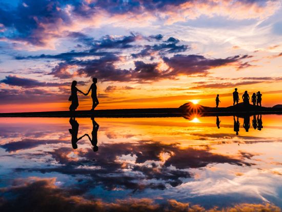 貸切フォトジェニックツアー 父母ヶ浜＋高屋神社＋うどん巡り 香川のウユニ塩湖と天空の鳥居でインスタ映え＜4時間／琴平・丸亀・坂出発＞4名参加で1名9,000円～